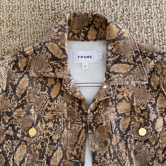 FRAME Le Vintage Coated Python Print Denim Jacket - Picture 5 of 8